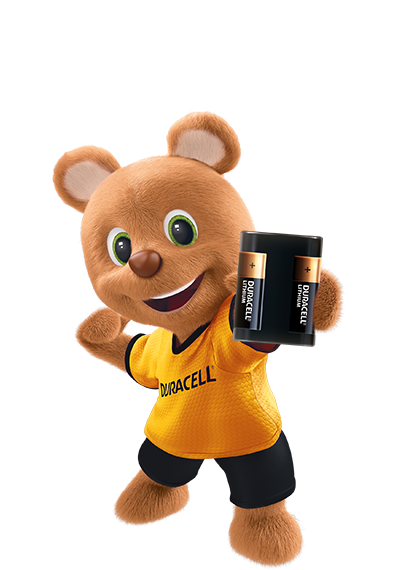 Duracell 245 boyutlu yüksek güçlü lityum pil tutarak ayı